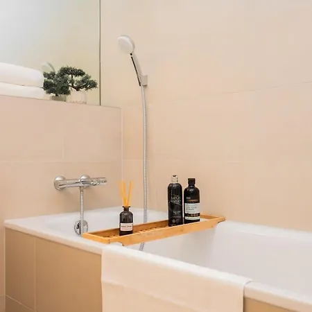 Apartmán Sky Park Tower - Free Parking & Modern Style