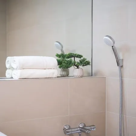 Sky Park Tower - Free Parking & Modern Style Apartment